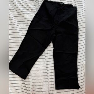 Black capris